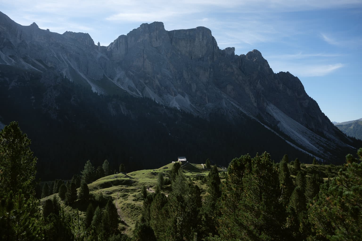 A small house next to the Utia de Ncisles in front of the Stevia mountain.